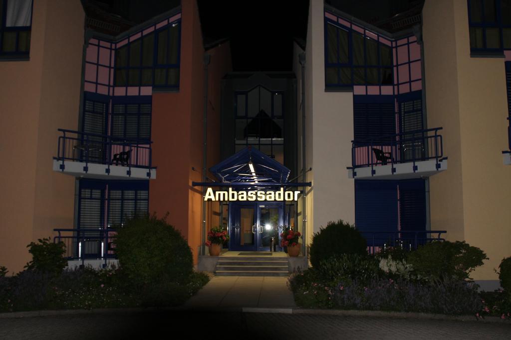 Ambassador Hotel Грасбрун Екстериор снимка